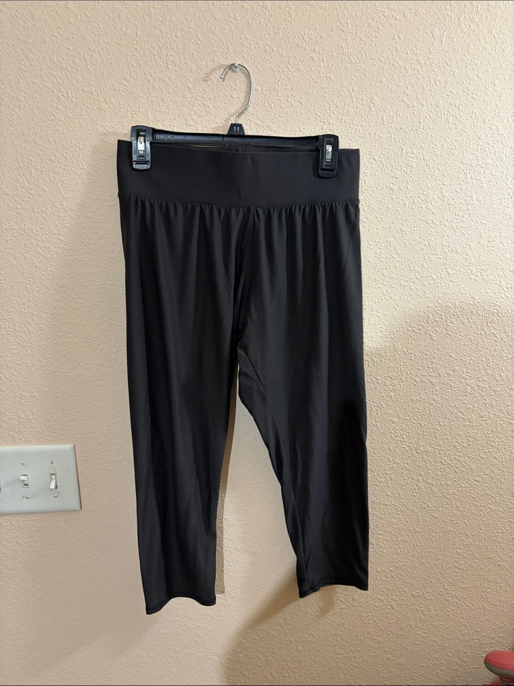 Maurice’s 24/7 Gray Active Capri Bottoms